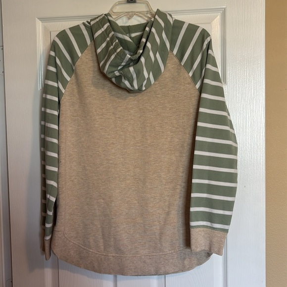 Maurices women’s cream and green hoodie sweatshirt size medium - Picture 6 of 8